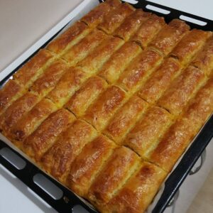 Baklava Yufkasıyla Kıymalı Patatesli Börek