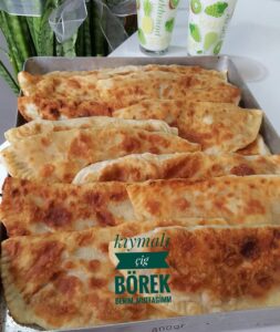 KIYMALI ÇİĞ BÖREK 