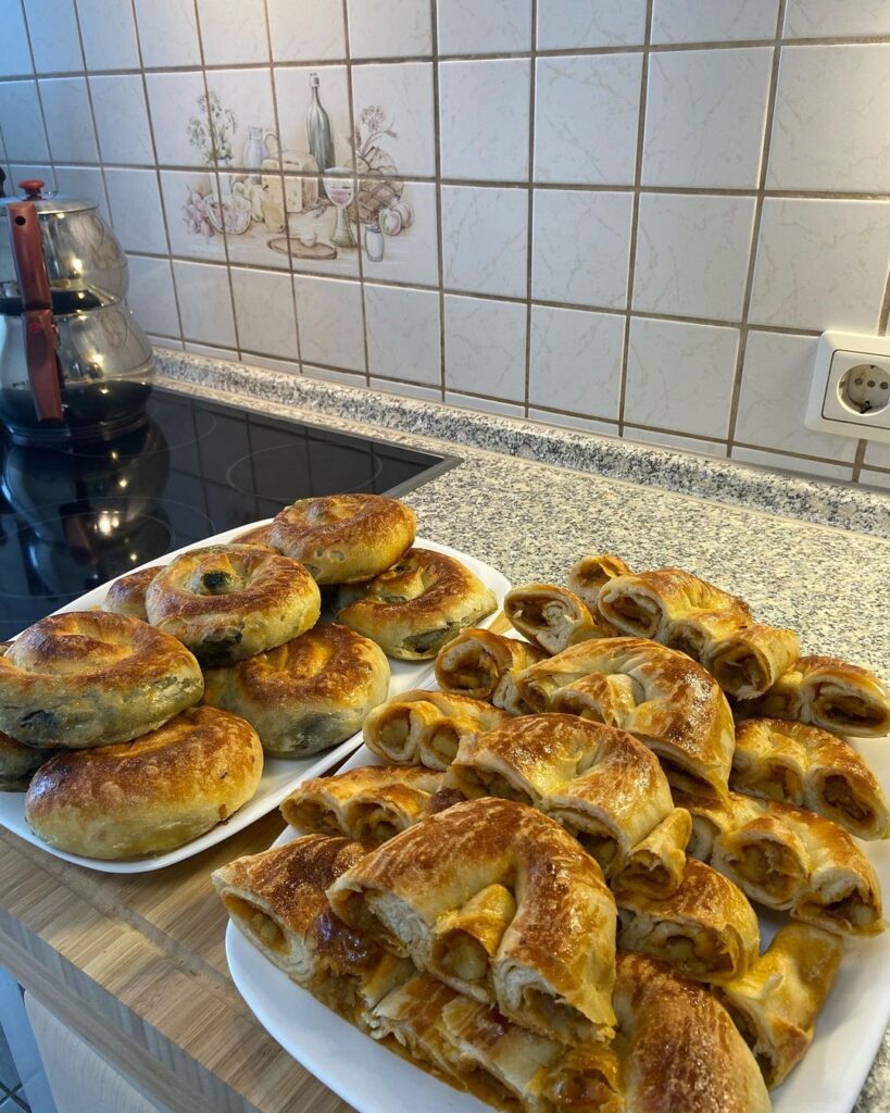 Kolay El Açması Börek