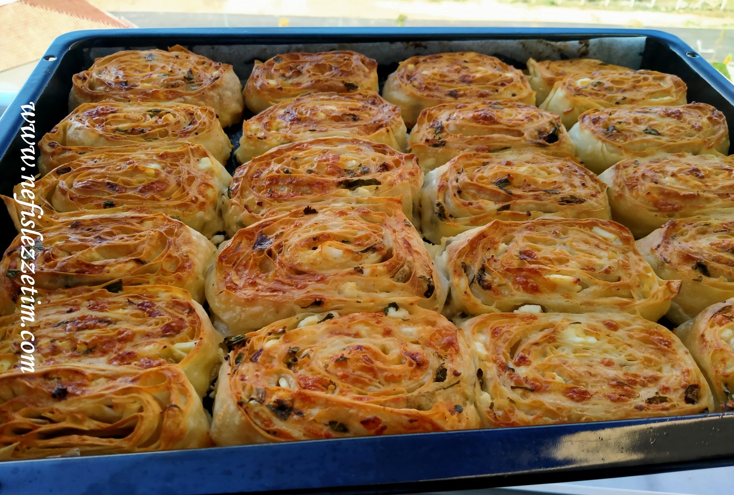 Sodalı Peynirli Dilim Börek Tarifi