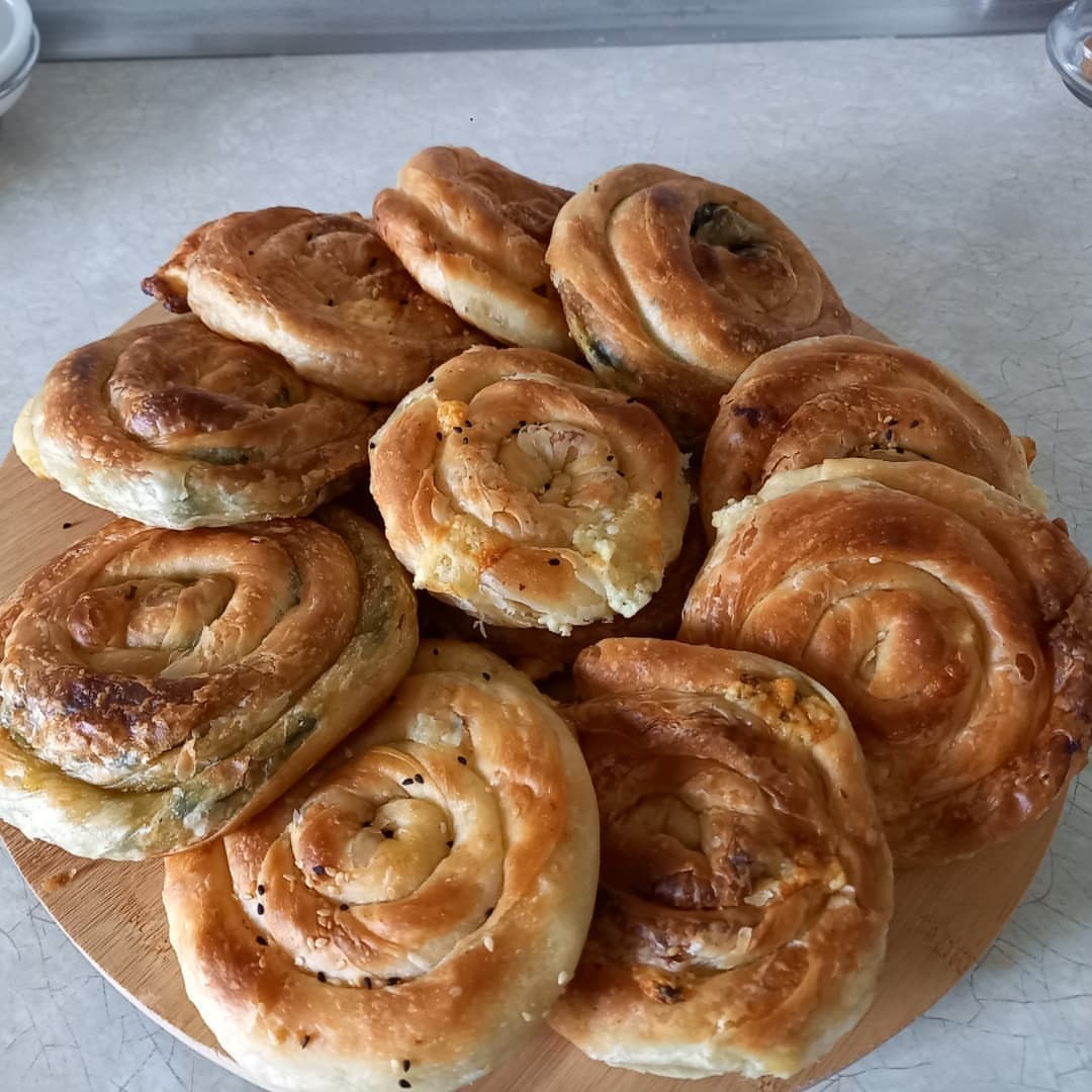 Ispanaklı Ve Peynirli El Açması Börek Tarifi