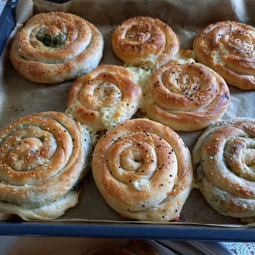 Ispanaklı Ve Peynirli El Açması Börek Tarifi