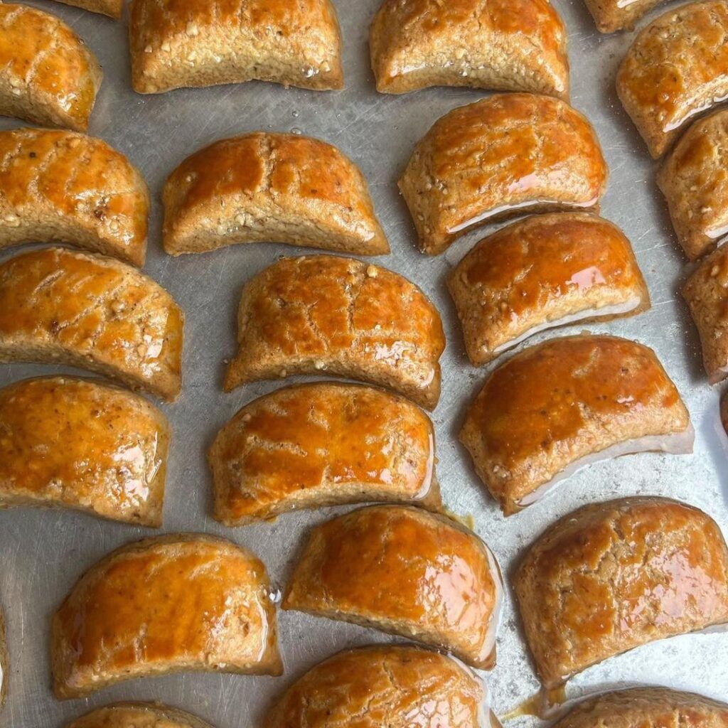 Baklava Lezzetinde Ay Tatlısı