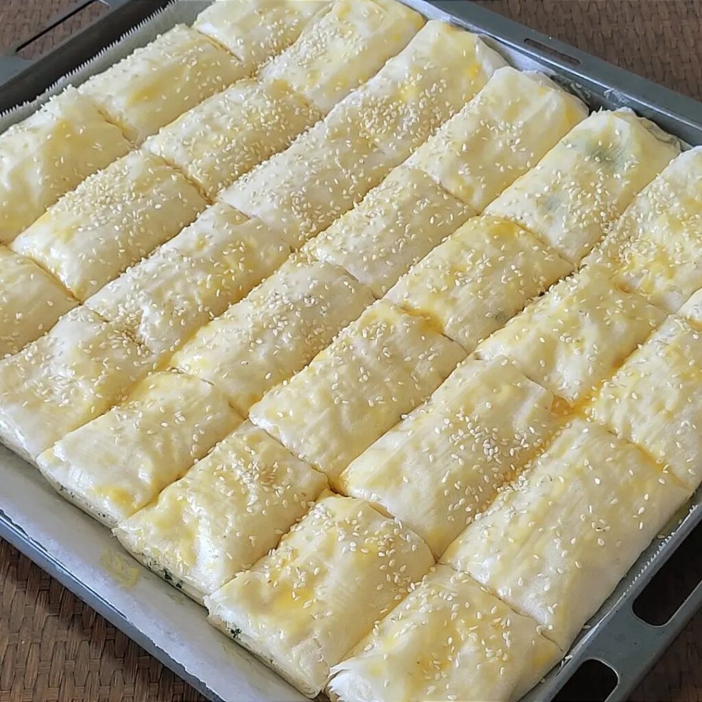 Özel Soslu Peynirli Çıtır Börek Tarifi