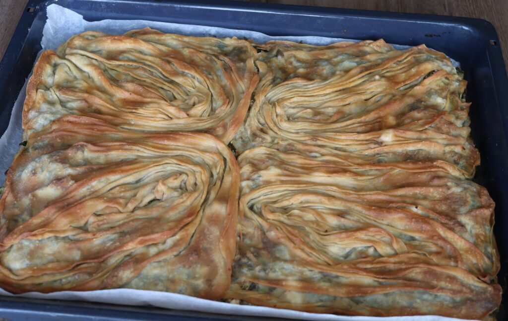 Çıtır Çıtır El Açması Ispanaklı Börek Tarifi