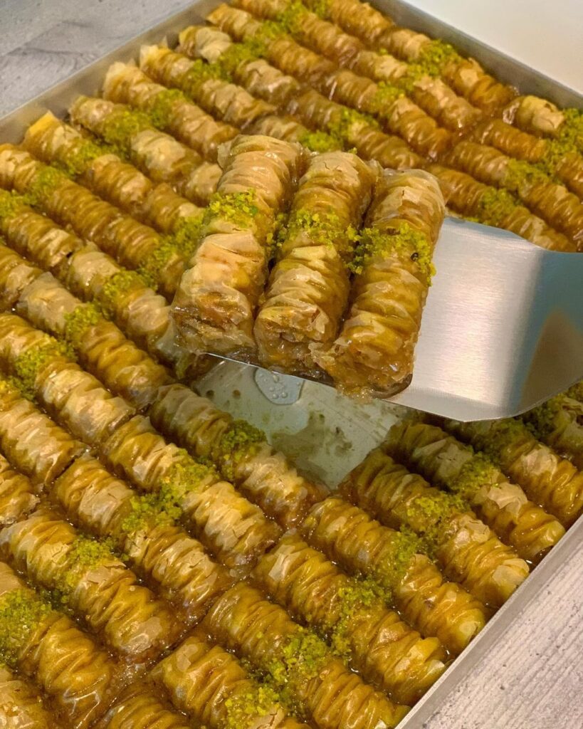 Hazır Baklava Yufkasıyla Burma Baklava