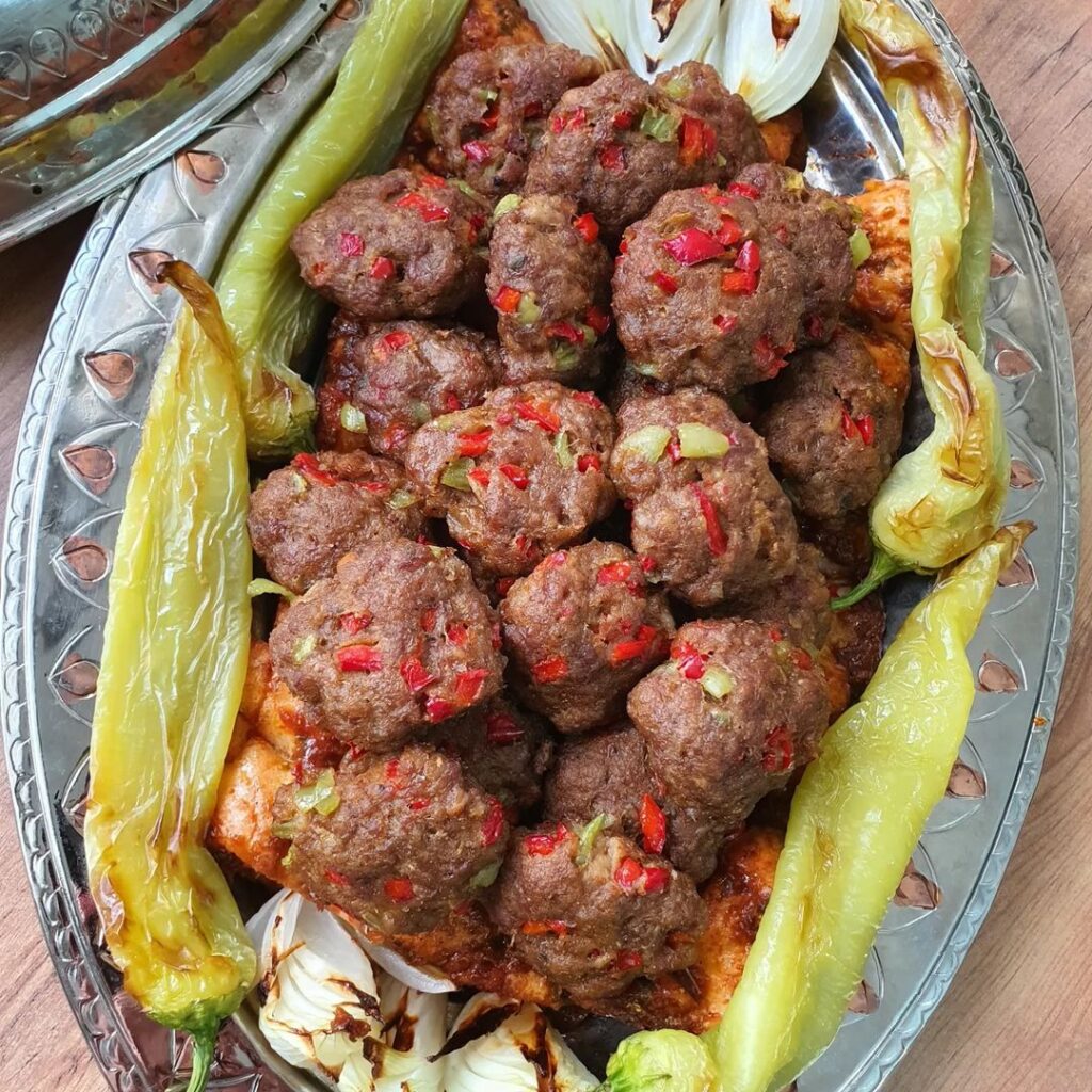 Kebap Tadında Biberli Köfte Tarifi