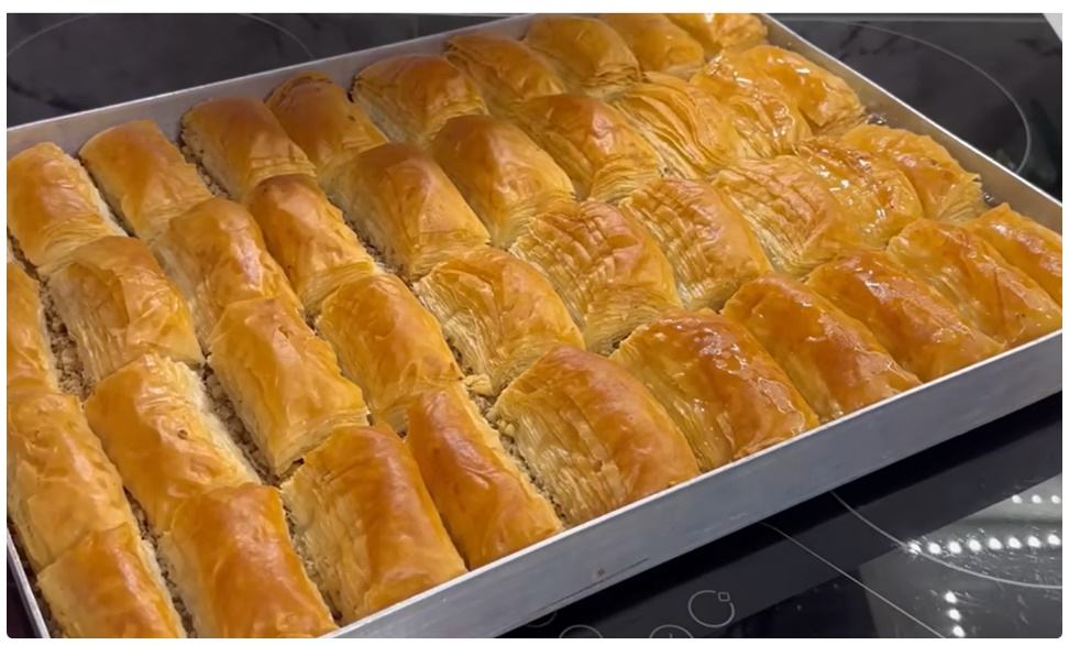 Herkesin Hazır Sandığı El Açması Baklava