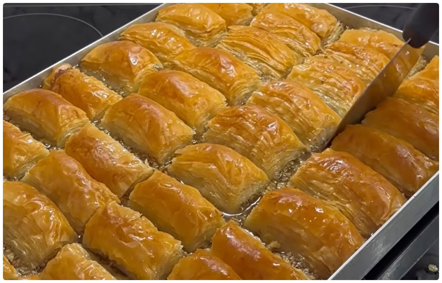 Herkesin Hazır Sandığı El Açması Baklava