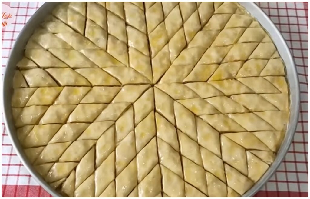 Çıtır Çıtır El Açması Cevizli Ev Baklavası