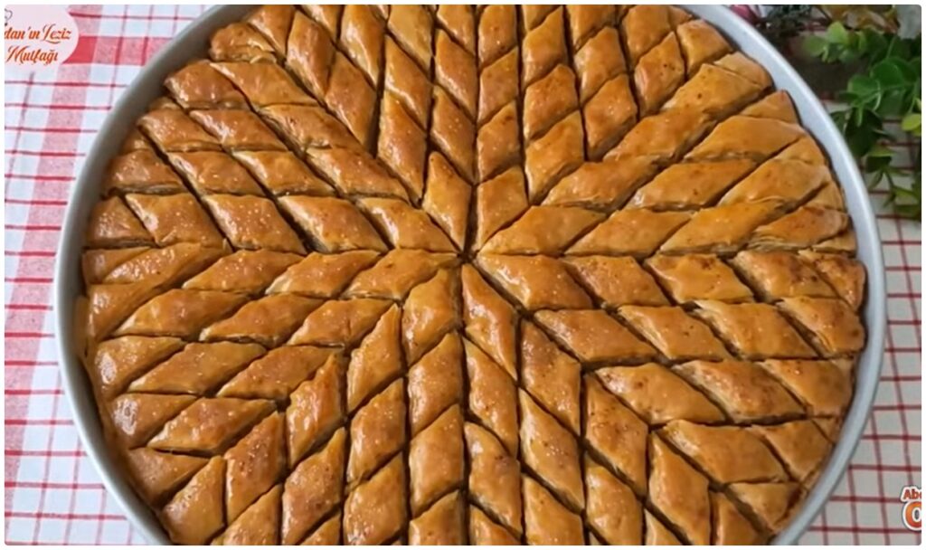 Çıtır Çıtır El Açması Cevizli Ev Baklavası