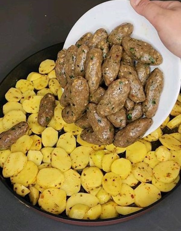 Soslu Köfte Patates Yemeği Tarifi , Soslu Köfte Patates Yemeği Tarifi Nasıl Yapılır?